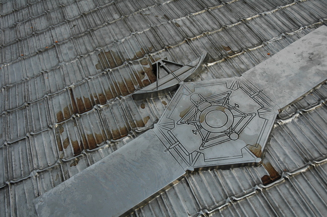 Pillar detail in front of Air and Space