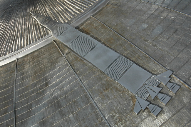 Pillar detail in front of Air and Space