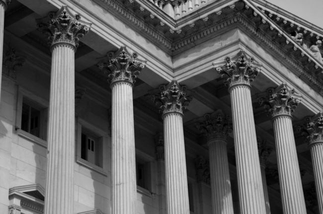 The pillars of the Eastern side of the Capitol