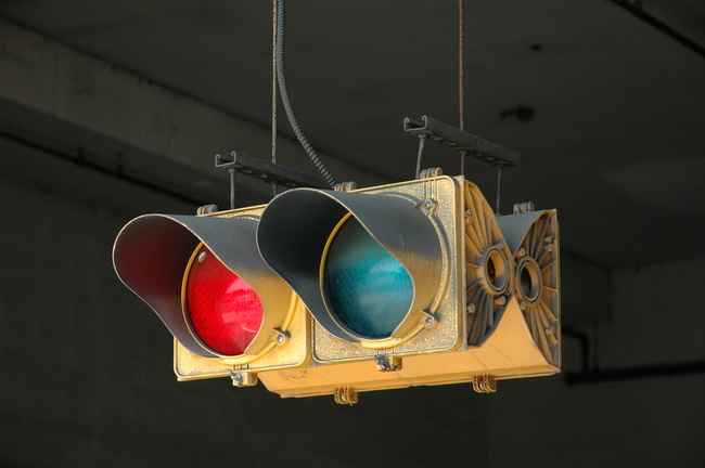 Parking signal suspended on a cable