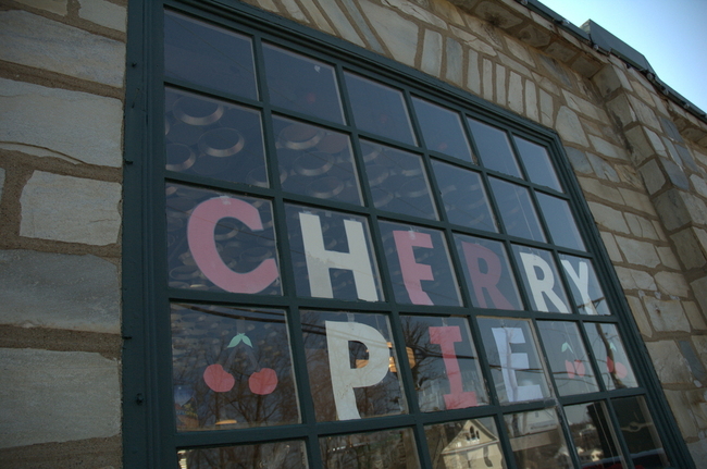 Mom's Apple Pie Company makes the most out of their limited storefront space.