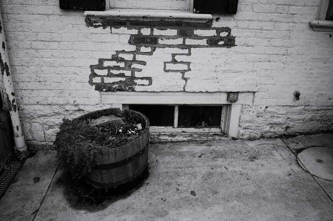 Building for sale. Needs a-fixin.