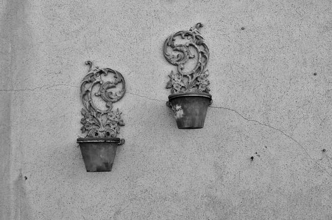 Empty, lonely flower pots