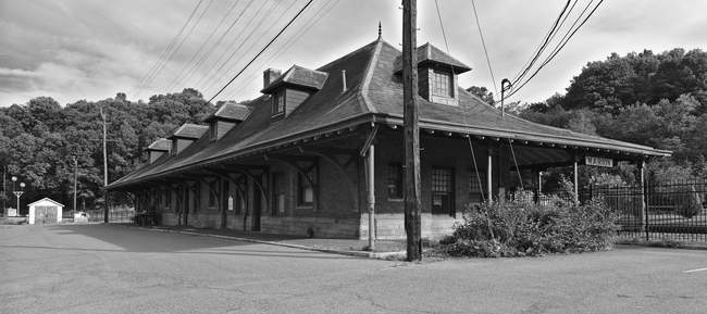 This is actually a set of shops. Kinda neat.