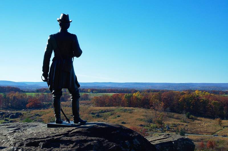 The statue of Warren looking towards Devil's Den